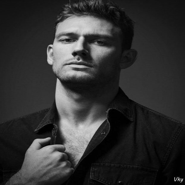 ▬ ❝Un mustang din 1967 foarte scump si de colectie. Daca ti neaparat sa sti.❞ Surade si se uita la - SO2xE05 Some ll say its a reverse