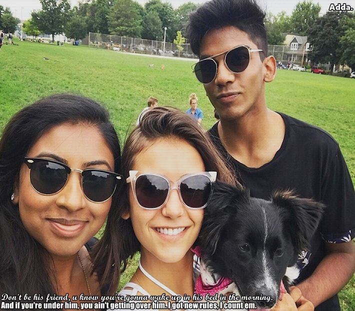 》*Râde, intrând după Liz* Să știi că da... *era îmbrăcată într-o rochie neagră cu mici tente - SO2xE05 Some ll say its a reverse