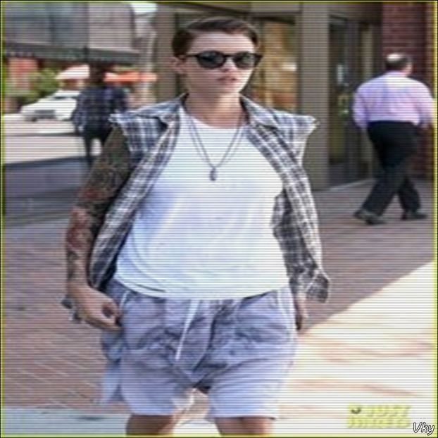 ▬ Era pe undeva pe acolo venita si imbracata de ma-sa ca de, doar o iubeste si - SO2xE05 Some ll say its a reverse