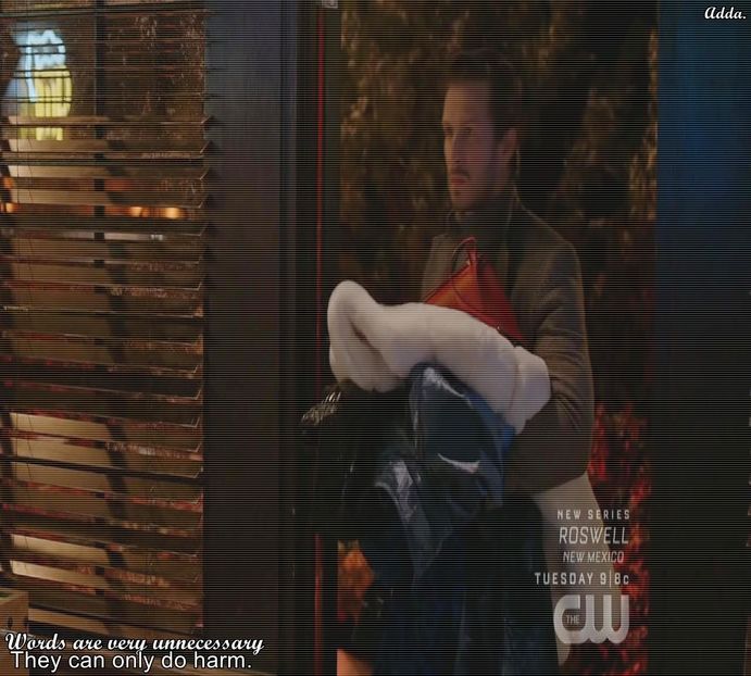 》*ia un microfon și începe să cânte melodia Bohemian Rhapsody la Galileeeeeoo și se - SO2xE05 Some ll say its a reverse