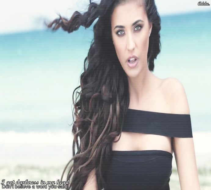 》*Se uită la el și se încruntă scurt când simte fumul* Mă îndrept spre bal acum. Tu ce - SO2xE05 Some ll say its a reverse