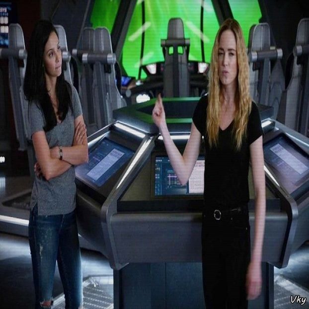 ▬ Se uita socata la el, ea nu a apucat sa manance din prajutura sau sa - SO2xE05 Some ll say its a reverse