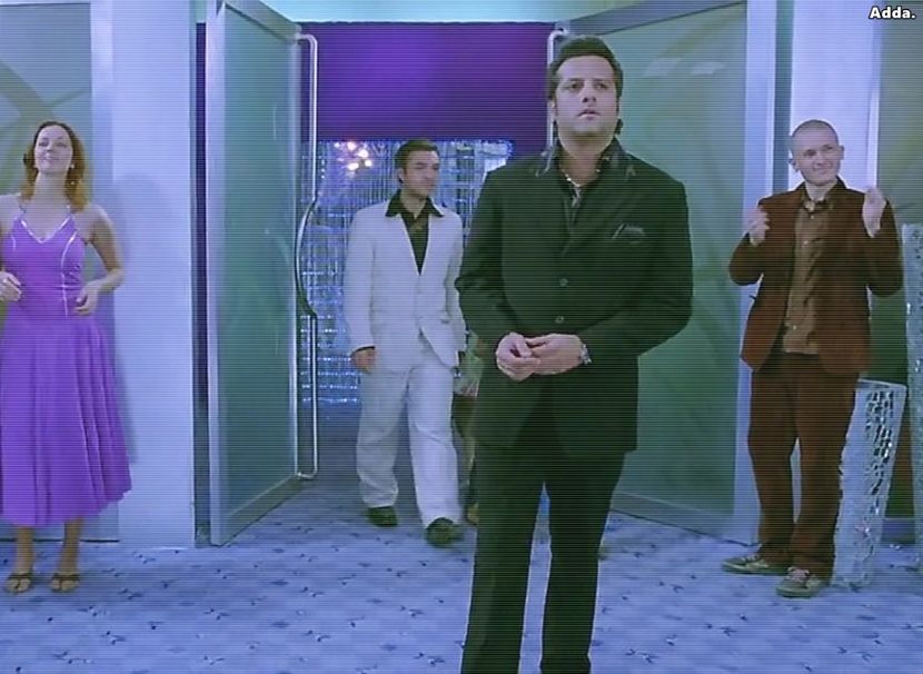 》*apare și el pe acolo într-un final admirându-și balul mascat cu muzică din anii 70, se - SO2xE05 Some ll say its a reverse