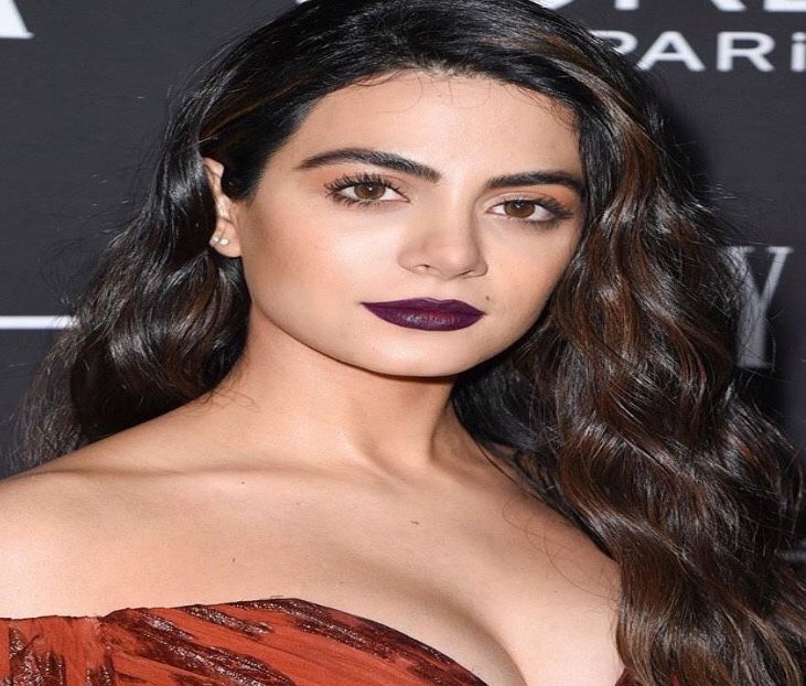 ☾ într-un loc de unde nu avea să încurce bunul mers al lucrurilor. - All of these games all of our ways