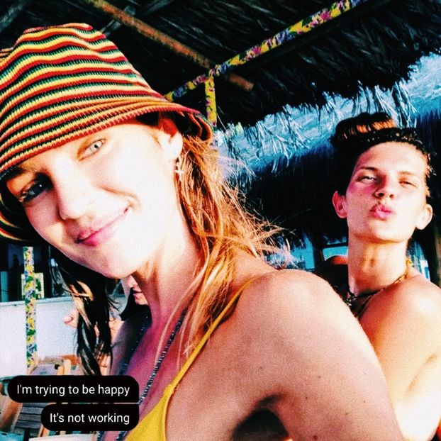 ☇. Heaven knows. *oftează scurt* I saw you cheking that bawtty. *dă din sprâncene + - SO2xE06 Welcome to the jungle