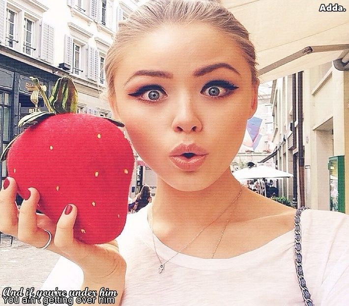 》*se dă cu capul de volan și își julește fruntea de la impact și i se umflă airbag-ul, se uită - SO2xE06 Welcome to the jungle