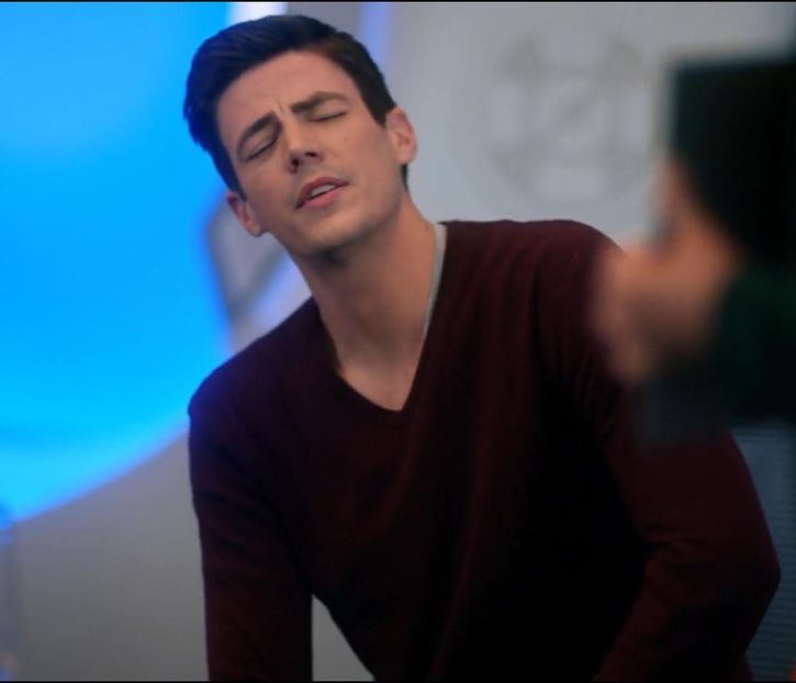 ⤑ᵖᶤᶰᵏĿЄ♏ØИÂÐЄ ┊# ii pune inelu pe deget,inel luat de la tasu din inchisoare..a fost a lu masa=))))), - SO2xE06 Welcome to the jungle