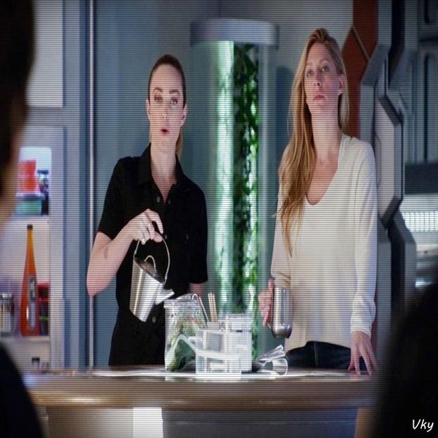 ▬ ❝Cu o roata in fata, idk. Zic si eu!!❞ Rade, dar nu isi da seama de ce.=))))) - SO2xE06 Welcome to the jungle