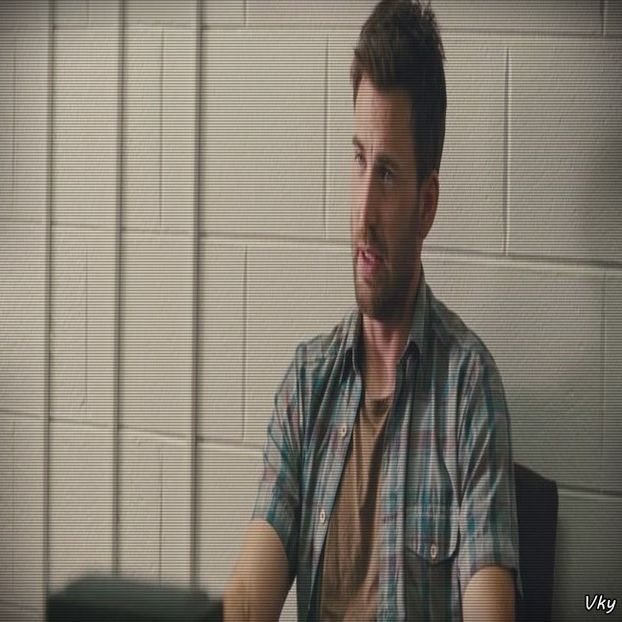 ▬ Ii da sms inapoi dupa ce il citeste pe cel trimis de ea. ❝Iar ma spionezi?❞=))))) - SO2xE06 Welcome to the jungle