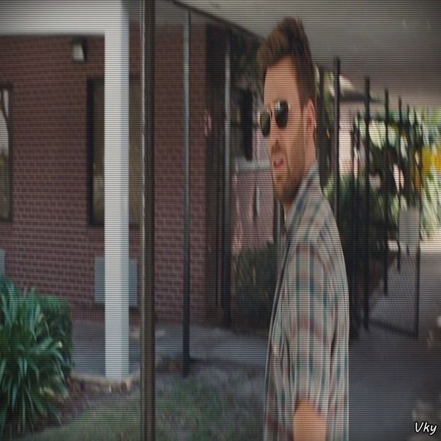 ▬ ❝Te cred.❞ O strange in brate si o pupa pe frunte.=)))))) - SO2xE06 Welcome to the jungle