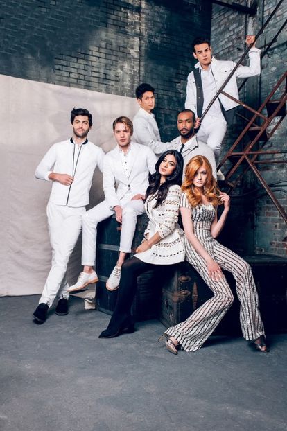 Shadowhunters (12) - Shadowhunters