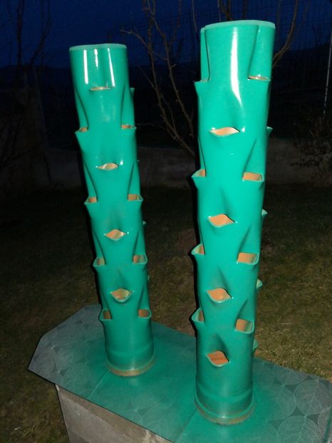  - X - Suport vertical pentru cultivarea capsunilor