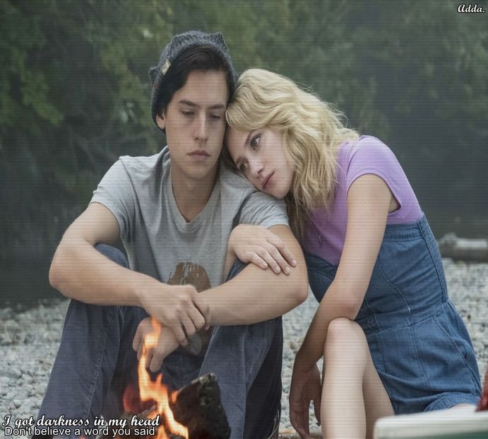 》*se uită la el cu o privire caldă și zâmbindu-i parcă din ochi, cum nu o făcuse vreodată - SO2xE07 Such sorrow in her eyes