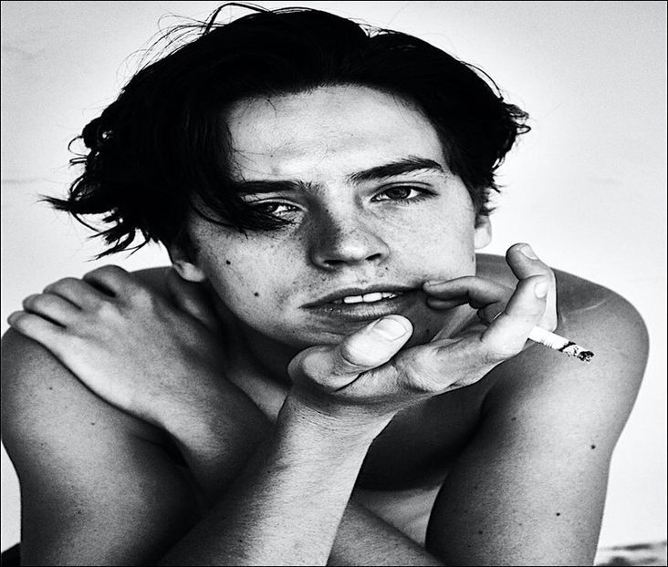 ⤑ᵖᶤᶰᵏĿЄ♏ØИÂÐЄ ┊# isi musca buza si se abtine sa nu faca( - SO2xE08 So would u be my baby