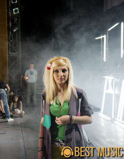 IZCXGVEIFOWLDXDZNQY - Videoclipuri