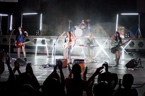 Nu%20suporti-Blaxy%20Girls - Videoclipuri