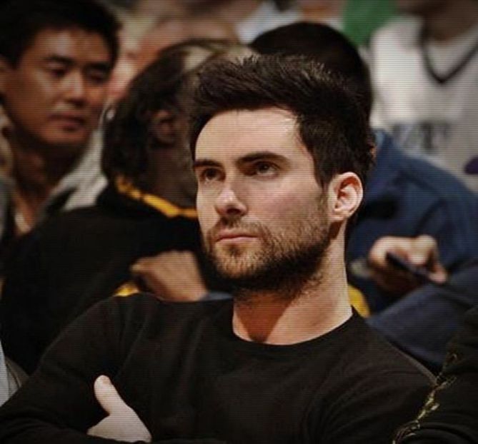 ▬ Deja acolo si se uita la cei care intra pe rand dupa cursuri sau de vin atunci. - SO2xE08 So would u be my baby