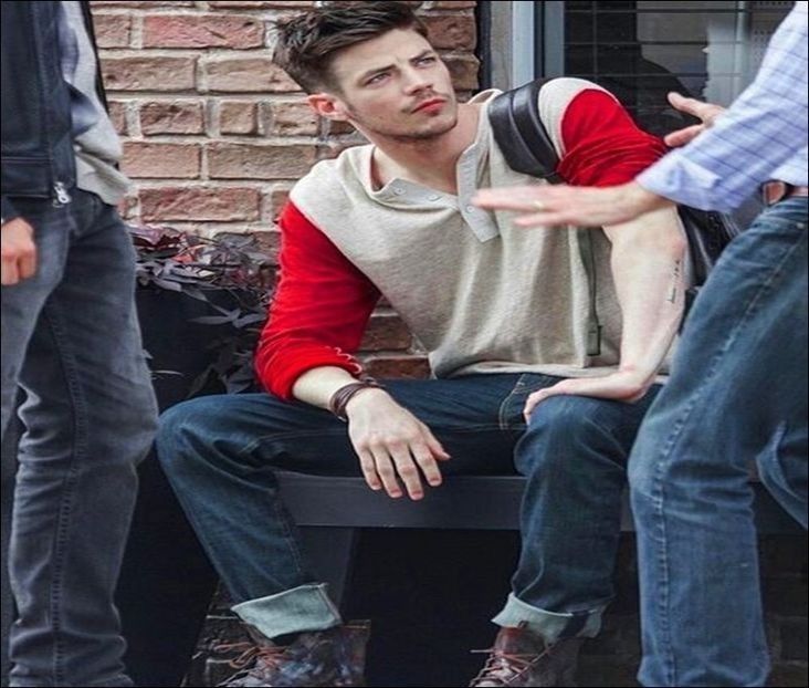 ⤑ᵖᶤᶰᵏĿЄ♏ØИÂÐЄ ┊# ii face cu mana lui liz si da sa mearga la ea,dar( - SO2xE08 So would u be my baby