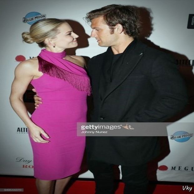 ▬ ❝Nu mai conteaza, e bine ca am scapat si am iesit la aer.❞ Se aseaza langa ea si - SO2xE08 So would u be my baby