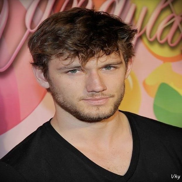 ▬ ❝Tocmai d-aia nu am facut nimic, parca te si vad ca Liz mai ales ca stai pe langa - SO2xE08 So would u be my baby