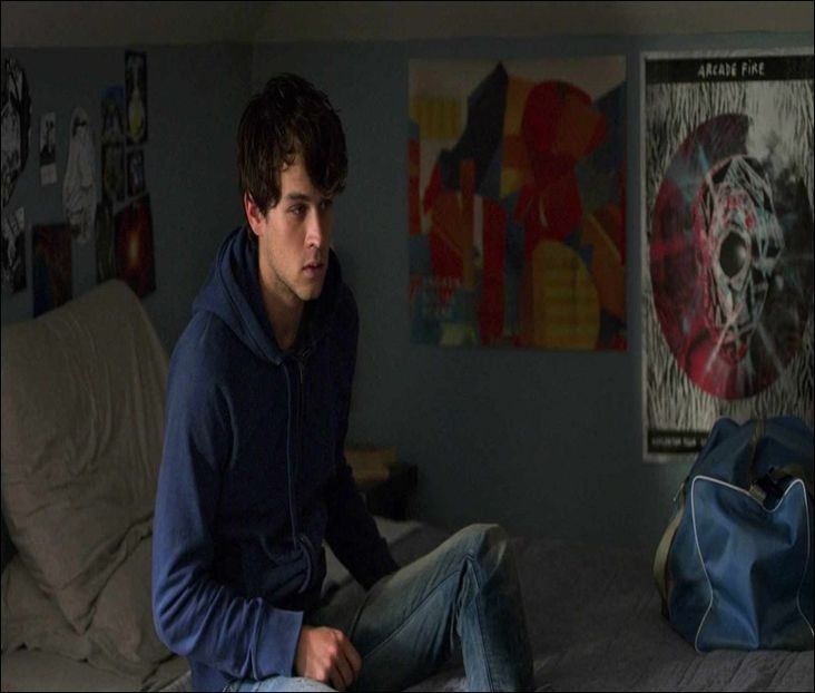 ⤑ᵖᶤᶰᵏĿЄ♏ØИÂÐЄ ┊# din partea cealalta a atuobuzului incepe sa( - SO2xE08 So would u be my baby