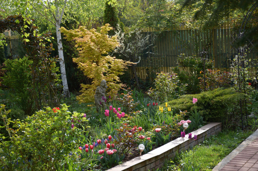  - Pridvor si Idilic garden