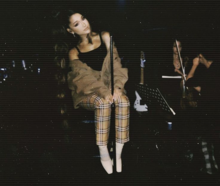 ⌙　˛ʍօօռʟɨɢɦȶ˓♥˒ǝqɐqˆᴬˠᴳˇ ;. Îi aruncă o privire angelică deoarece să divulge un aşa secret - 01Cause u know Im here for you