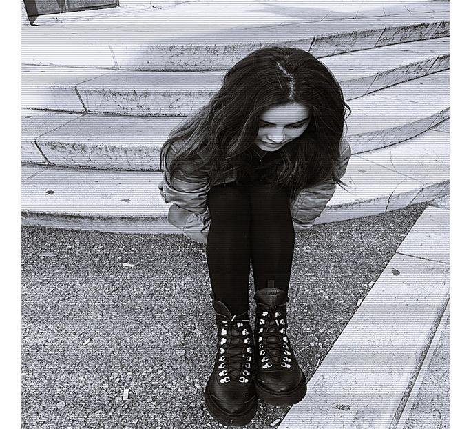 — Trag aer în piept și fac câțiva pași în spate, încercând să mă calmez. „Nu ești atât de - 01Cause u know Im here for you