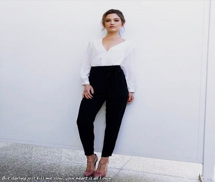 ➷. [cobor din camera mea jucându-mă cu telefonul pe care-l treceam dintr-o mâna în alta - 01Cause u know Im here for you