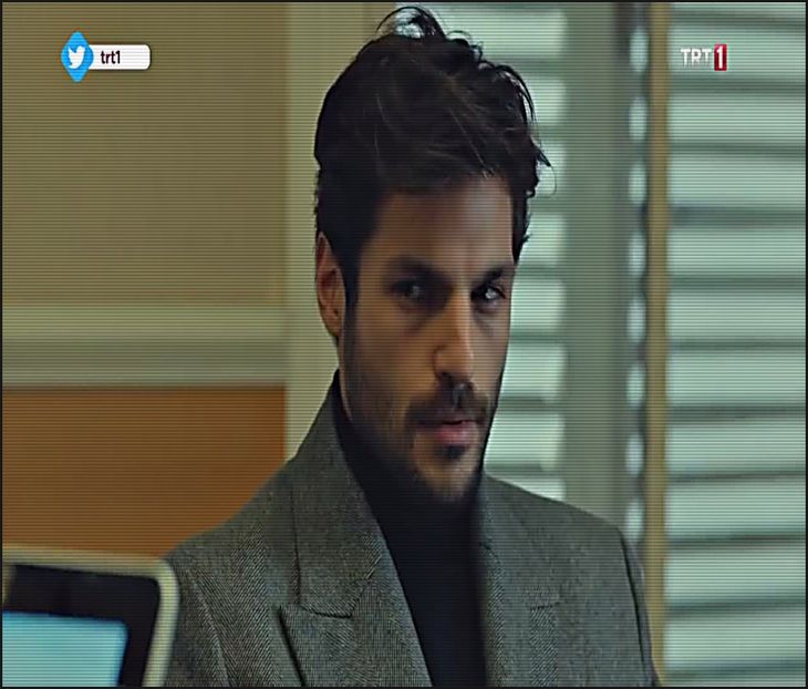 — După ce mă asigur că stropisem o mare parte din living, îmi târăsc picioarele spre - 01Cause u know Im here for you