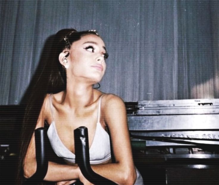 ⌙　˛ʍօօռʟɨɢɦȶ˓♥˒ǝqɐqˆᴬˠᴳˇ ;. Îşi dă scurt ochii peste cap când îi aude răspunsul. - 01Cause u know Im here for you