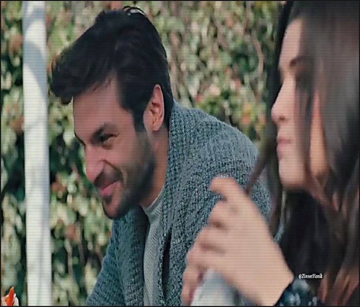 — Aud ușa de la intrare și cum eram curios de fel îmi retrag mâna doar pentru puțin, apoi - 01Cause u know Im here for you