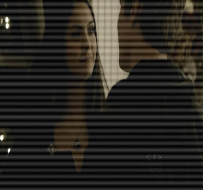 ╰ Las geamantanele langa canapea si rad scurt cand aud o voce venind din bucatarie - 01Cause u know Im here for you