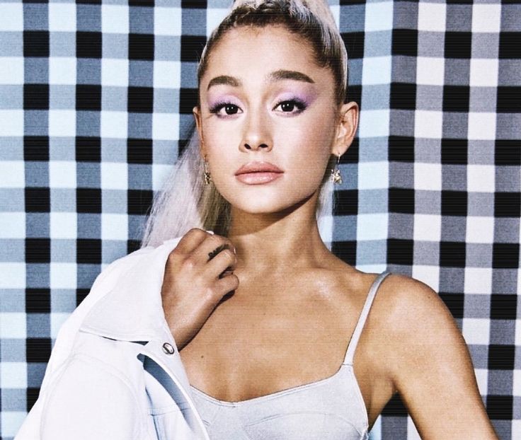 ⌙　˛ʍօօռʟɨɢɦȶ˓♥˒ǝqɐqˆᴬˠᴳˇ ;. Profitând de faptul că se apropiase pentru a lua felia întinsă, - 01Cause u know Im here for you