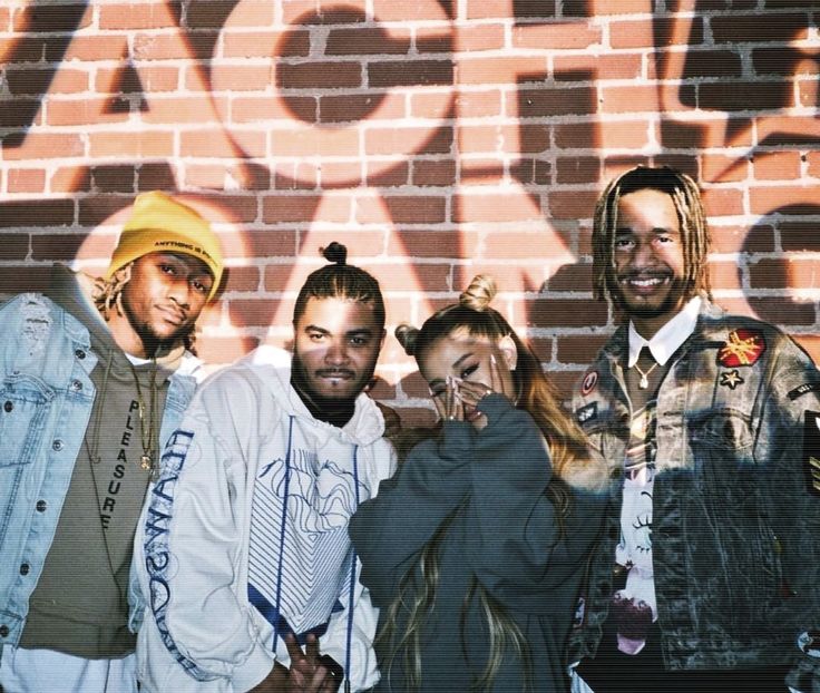 ⌙　˛ʍօօռʟɨɢɦȶ˓♥˒ǝqɐqˆᴬˠᴳˇ ;. Strâmbă uşor din buze, rostind cuvintele placid. ❛Ei bine...❜, - 01Cause u know Im here for you