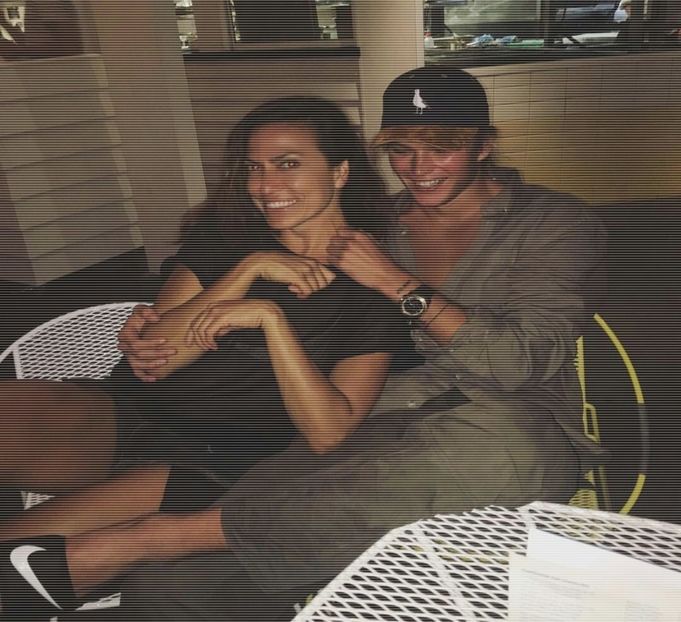 ×✎･e҉f҉f҉u҉l҉g҉e҉n҉t҉ ♦ ҉d҉r҉e҉a҉m҉s҉ ✖™ Jordan nu se putea simți decât amuzat de alegerea cuvinte- - 01Cause u know Im here for you