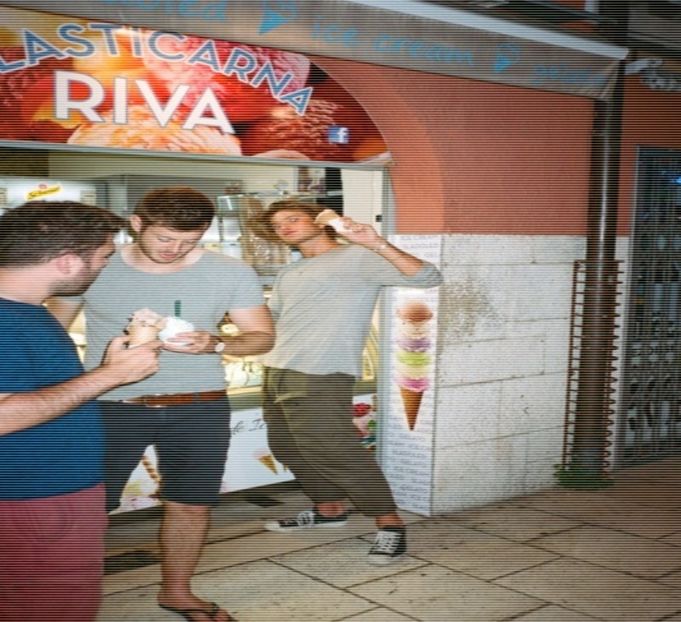 ×✎･e҉f҉f҉u҉l҉g҉e҉n҉t҉ ♦ ҉d҉r҉e҉a҉m҉s҉ ✖™ Jordan se uită la cei doi pe rând, aplecându-se în același - 01Cause u know Im here for you