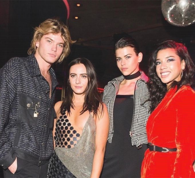 ×✎･e҉f҉f҉u҉l҉g҉e҉n҉t҉ ♦ ҉d҉r҉e҉a҉m҉s҉ ✖™ răspuns decide a-și încerca norocul și a intra în camera ei - 01Cause u know Im here for you