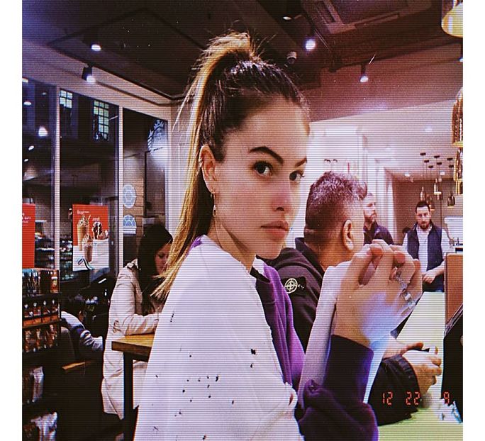 — „Heei, ce faci?” mă adresez Arianei, zâmbindu-i, dar când Serkan începe să țipe mă face - 01Cause u know Im here for you