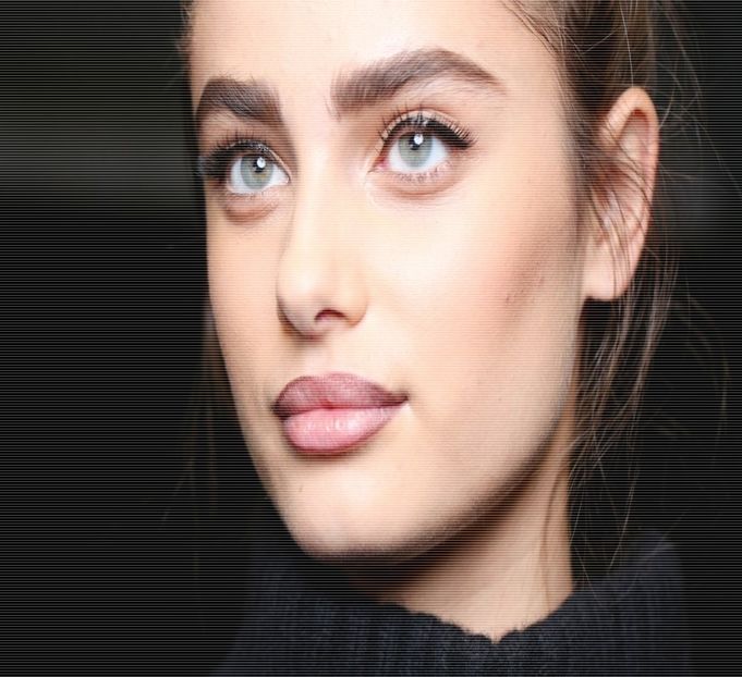 — pe deplin împrejurimile și ceea ce se întâmpla cu ea, nu că i s-ar fi întâmplat ceva - 01Cause u know Im here for you