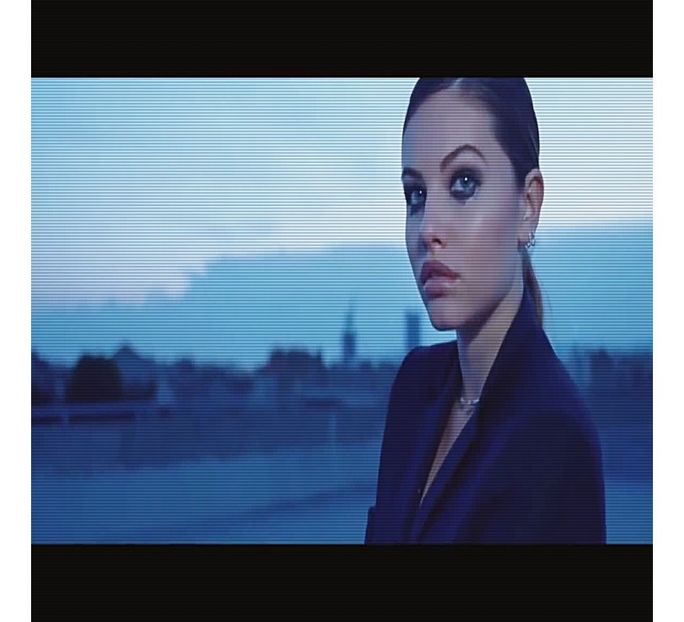 — câțiva pași distanță care stăteau între noi, îi parcurg imediat, oferindu-i probabil prima - 01Cause u know Im here for you