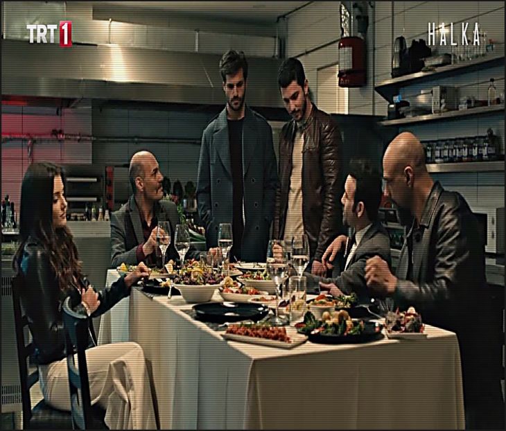 — „Dar ce agresivă sunteți, domnișoară ... mă violați verbal!” îmi păstrez același ton al - 01Cause u know Im here for you