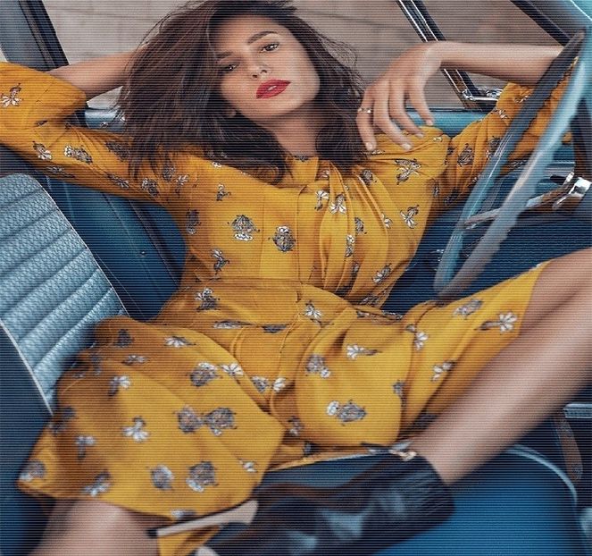 ╰ Vin din camera mea coborand lent scarile, oprindu-ma mai apoi la baza scarilor pentru a - 01Cause u know Im here for you