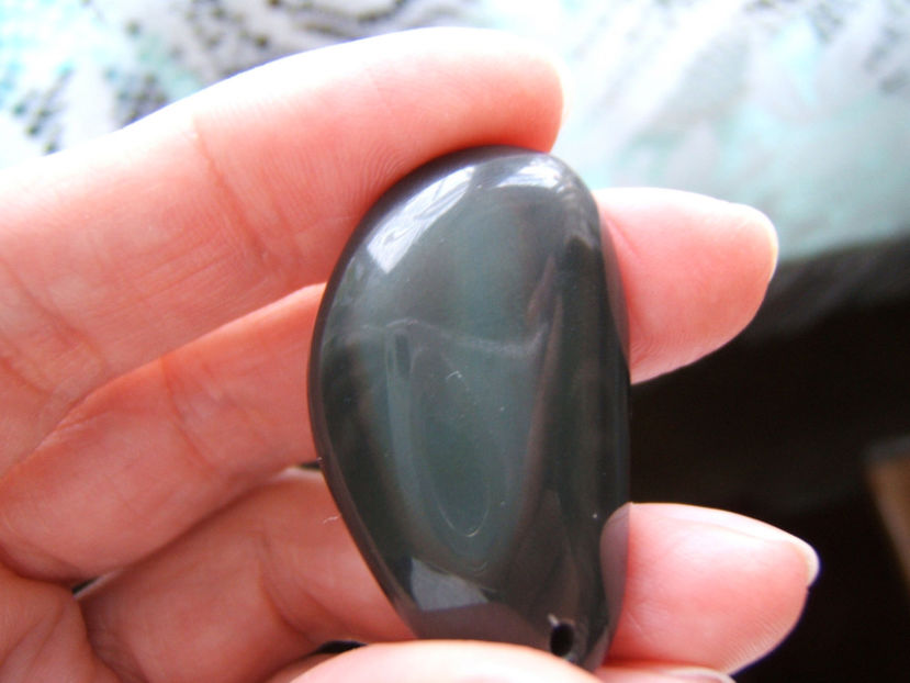 Rainbow obsidian detaliu - Cristale la schimb sau la troc