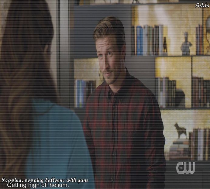 》Daaa, unul chiar foarte bun..*se vede că îi plăcea privind doar  pantalonii=)))))))))))* Bun, - SO2xE10 All the things she said