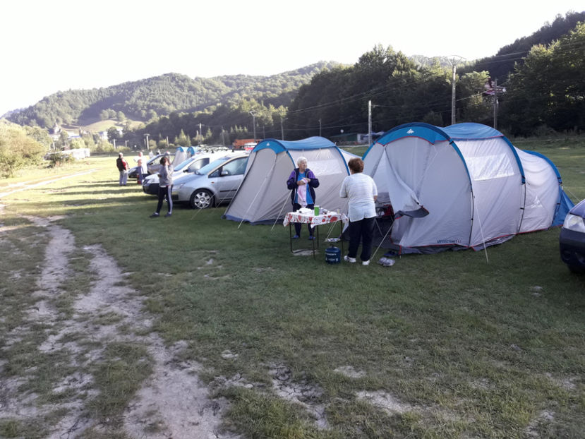 Campare pe malul Râului Lepșa - Vacanța 2018