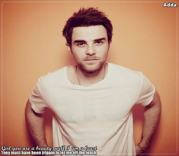 》*Stă așezat pe un șezlong și citește ziarul, deși era în spaniolă și nu înțelegea* =)))))))))) - SO2xE10 All the things she said