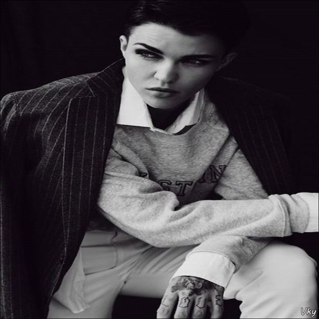 ▬ Fumeaza din tigara cu o stare nervoasa mai ca arunca scrumiera de pe masa in cineva.=))))) - SO2xE10 All the things she said