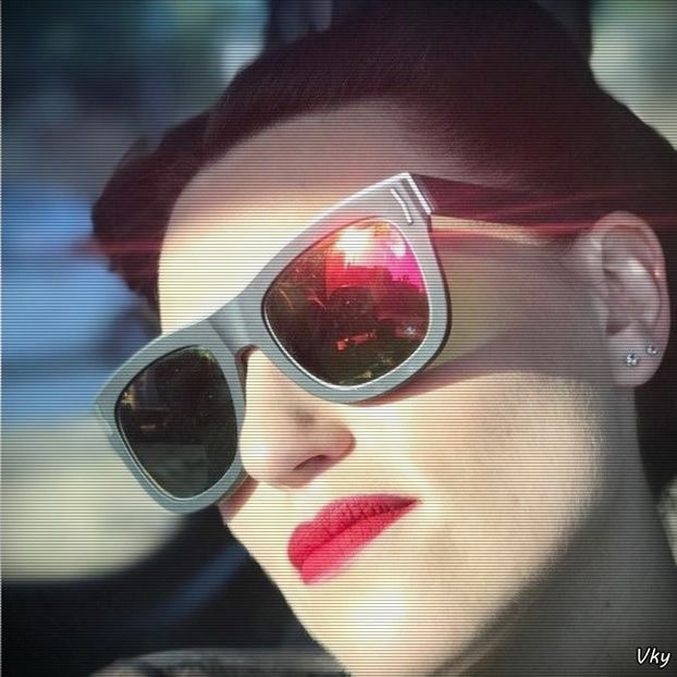 ▬ ❝Perfect, nu o sa mai spui pro;;stii.❞ Se aseaza mai bine pe sezlong.=))))))) - SO2xE10 All the things she said