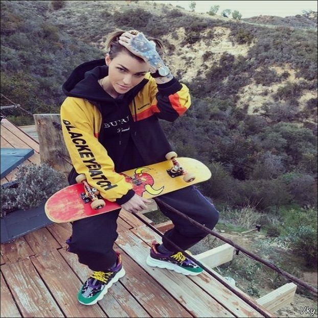 ▬ ❝Sa trecem peste faptul ca te urasc, orice as face mama tot esti.❞ Se uita lung la ea pentru - SO2xE10 All the things she said